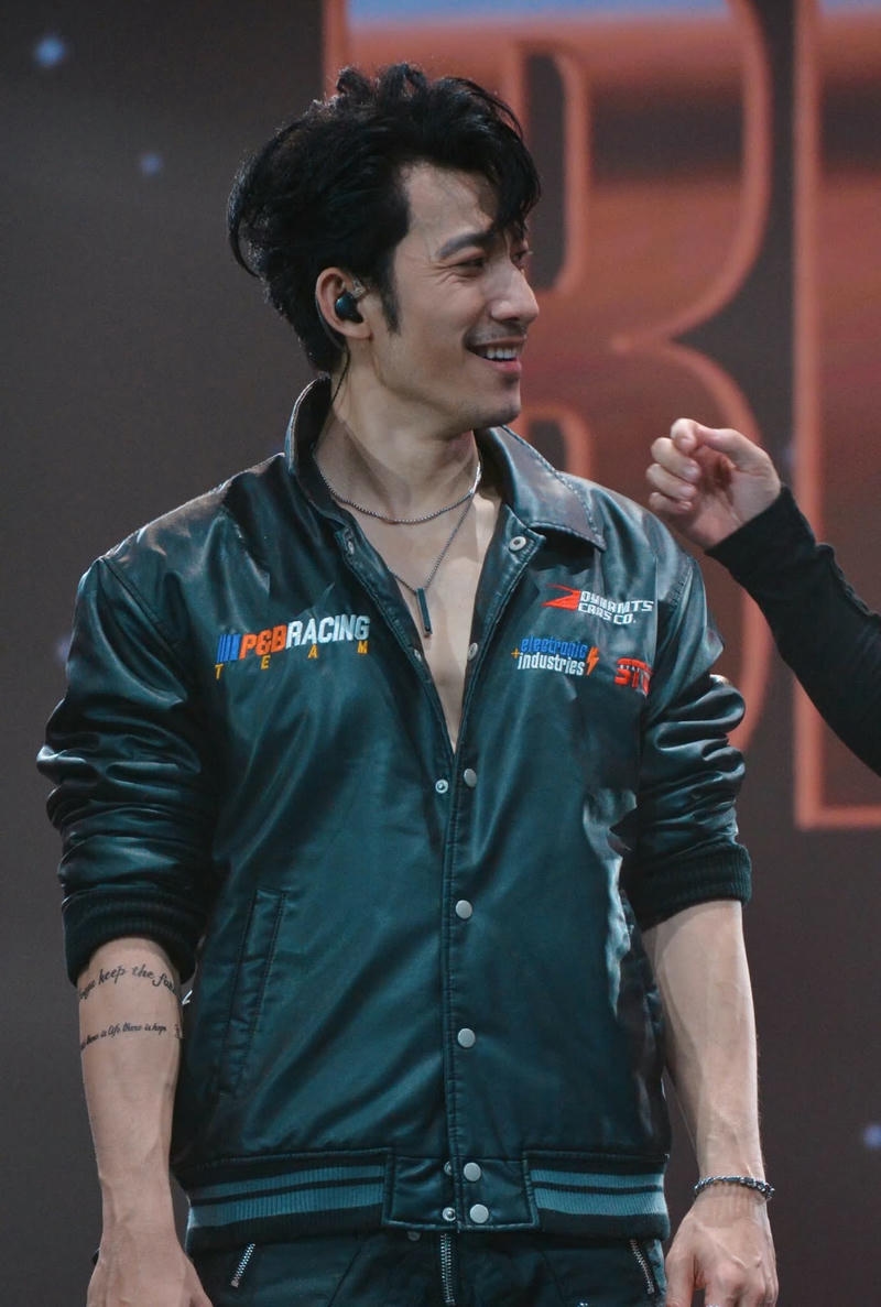 Ánh mắt cuốn hút của Liên Bỉnh Phát trong ảnh