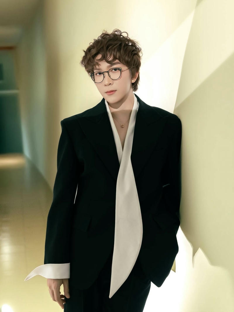 Ảnh nền Tăng Phúc đẹp trai phong thái tự nhiên