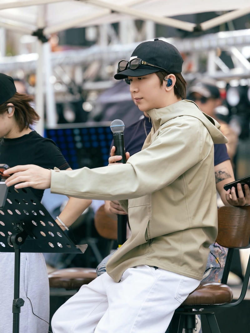 Ảnh nền Tăng Phúc đẹp tự nhiên ngoài trời