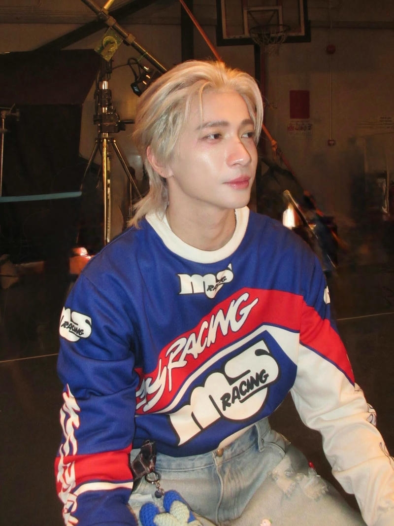 Ánh nhìn bí ẩn hình nền ST Sơn Thạch nổi bật