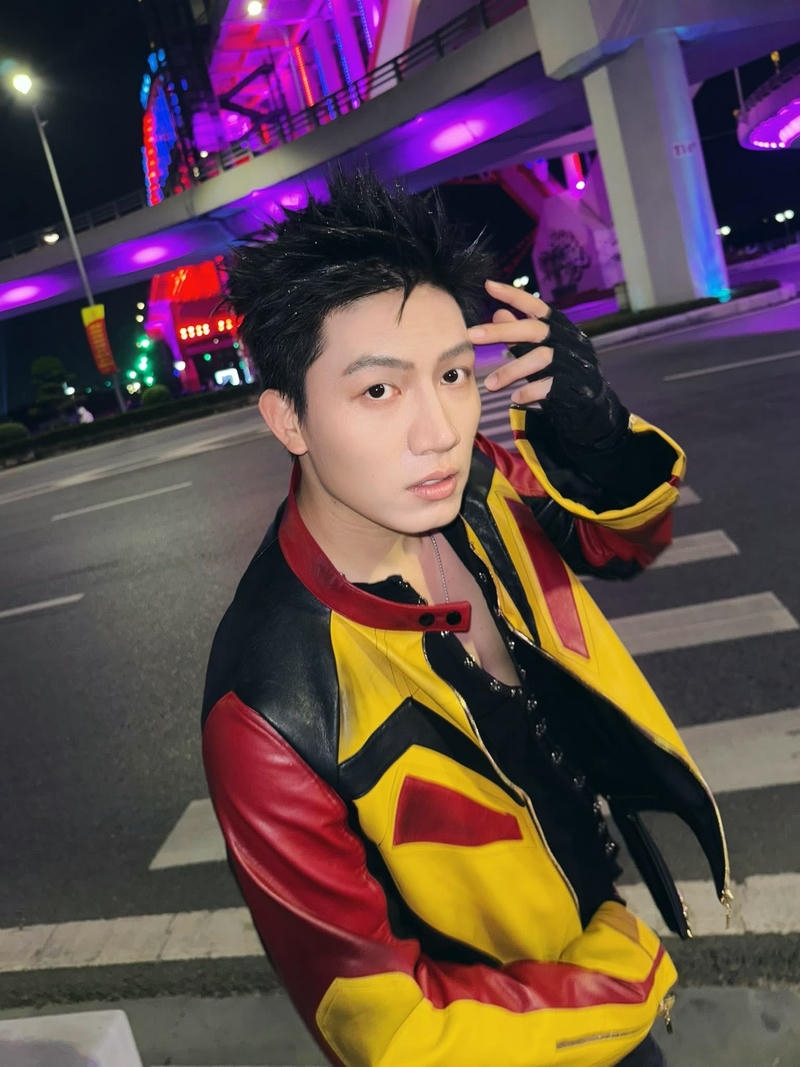 Ánh nhìn cuốn hút của Anh Tú Voi Bản Đôn nổi bật