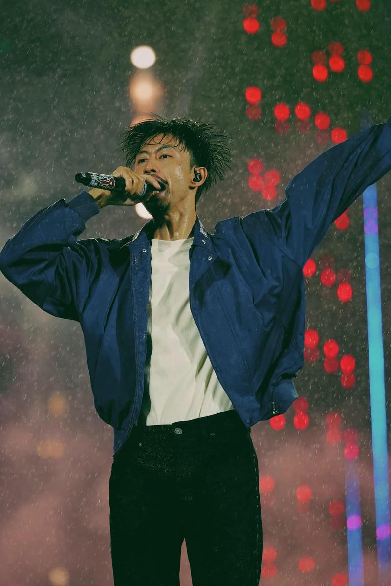 Ảnh rapper Đen Vâu phong cách tối giản hiện đại