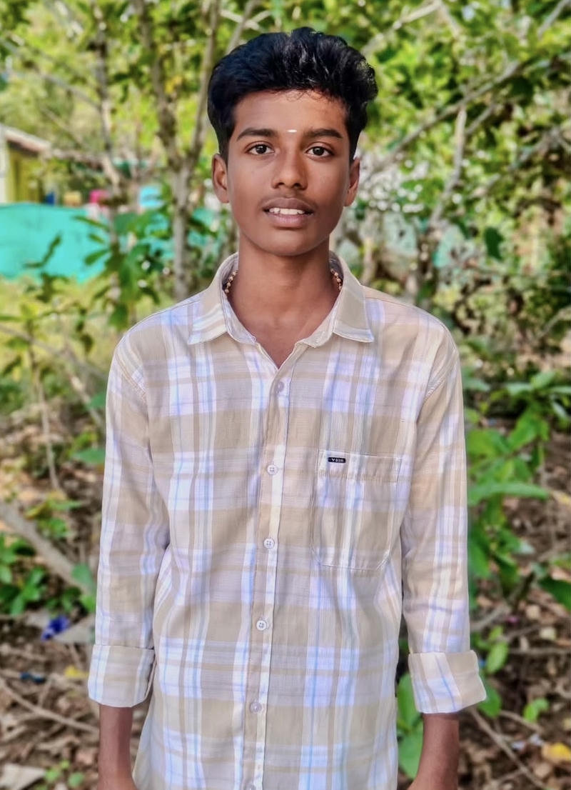 Ảnh trai Ấn Độ đẹp nụ cười tươi tắn