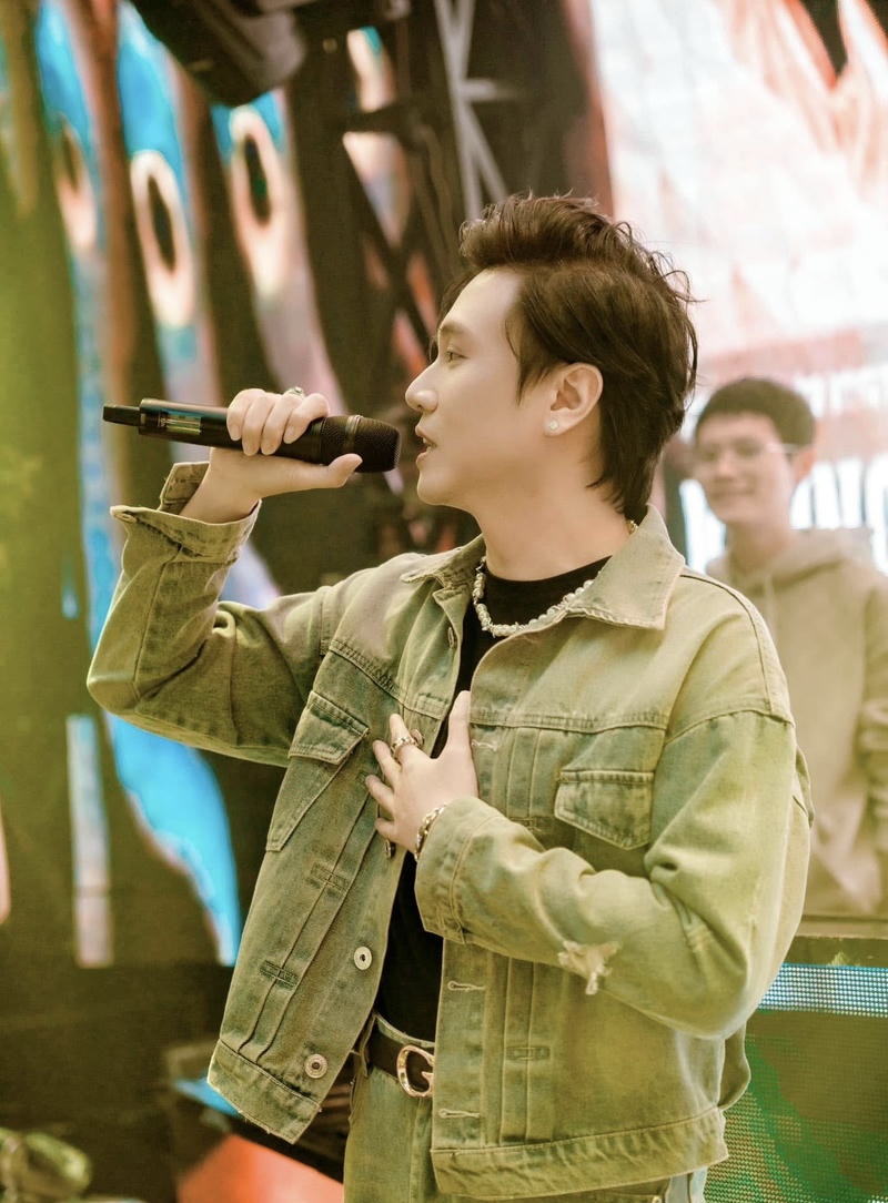 Ảnh tự nhiên phù hợp hình nền điện thoại Vương Anh Tú