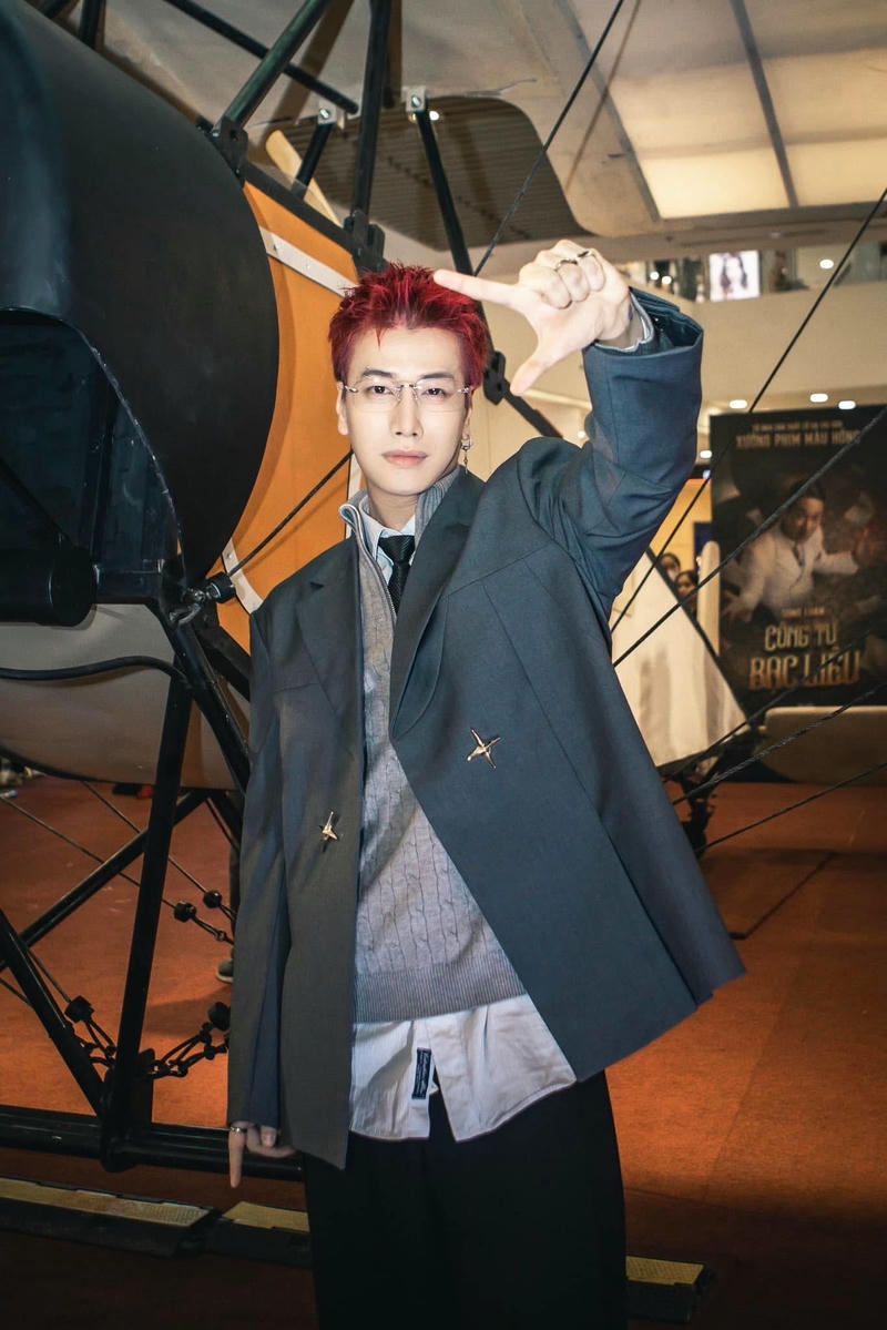 Biểu cảm tự nhiên trong ảnh chân dung Lou Hoàng