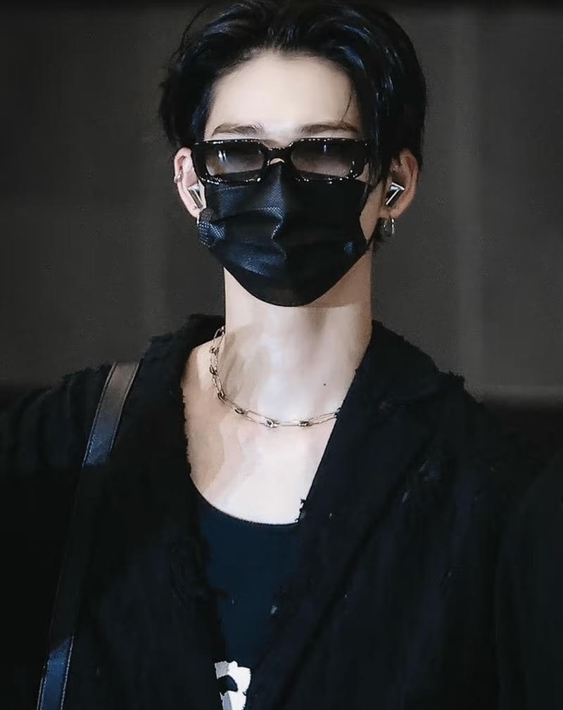 Bức ảnh trai đẹp đeo khẩu trang như idol