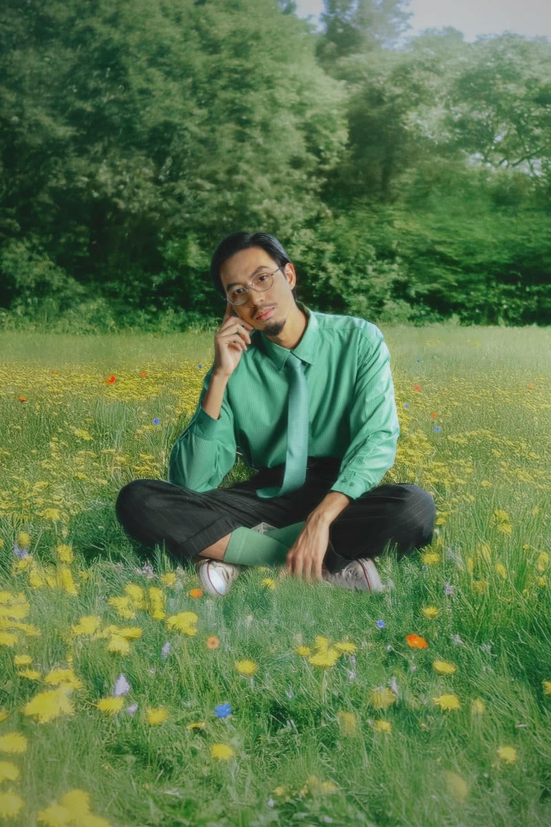 Chân dung Đen Vâu phong cách đời thường nhẹ nhàng