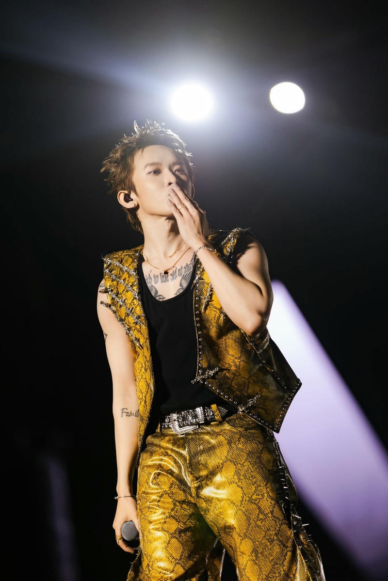 Chân dung nghệ sĩ Kay Trần phong cách trẻ trung