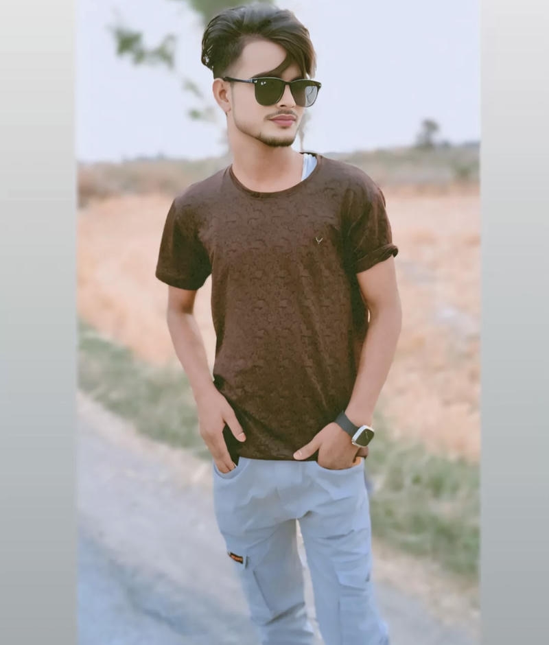 Chàng trai Ấn Độ vẻ ngoài lịch thiệp