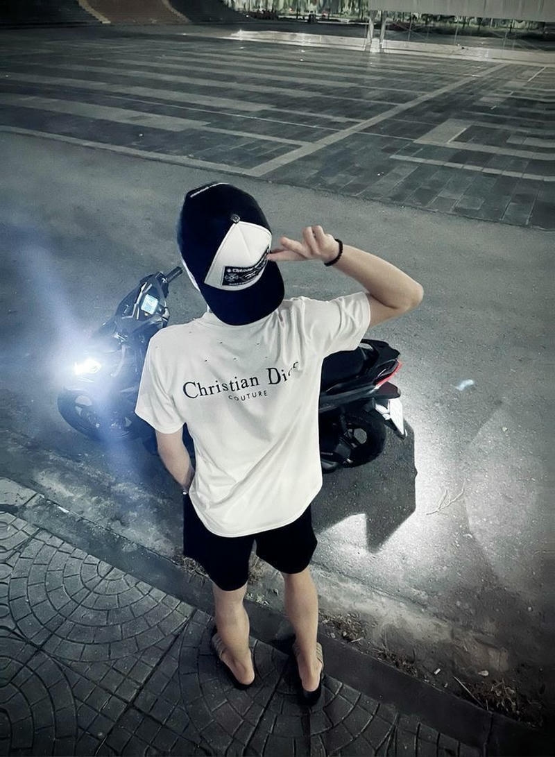 Chàng trai cá tính giữa phố đêm chuẩn ảnh boy phố ngầu