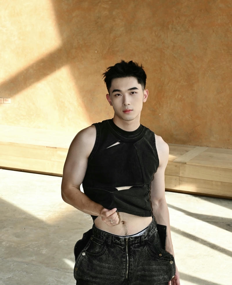 Chàng trai phong trần với ánh mắt nổi bật trong bộ ảnh hot boy