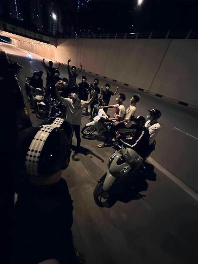 Dàn boy phố tụ tập chuẩn bị đi đua