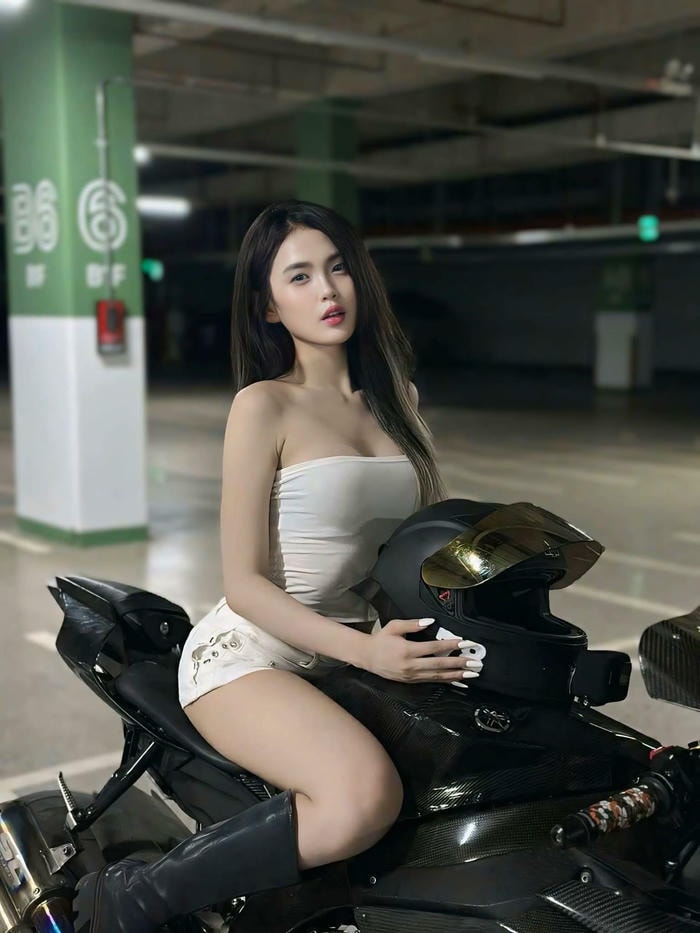 Download ảnh girl xinh dáng đẹp body săn chắc