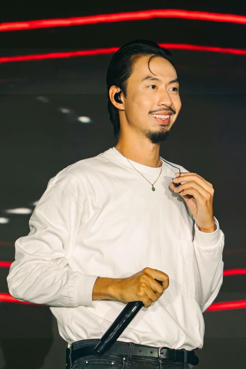 Góc chụp cận mặt Đen Vâu cảm xúc sâu sắc