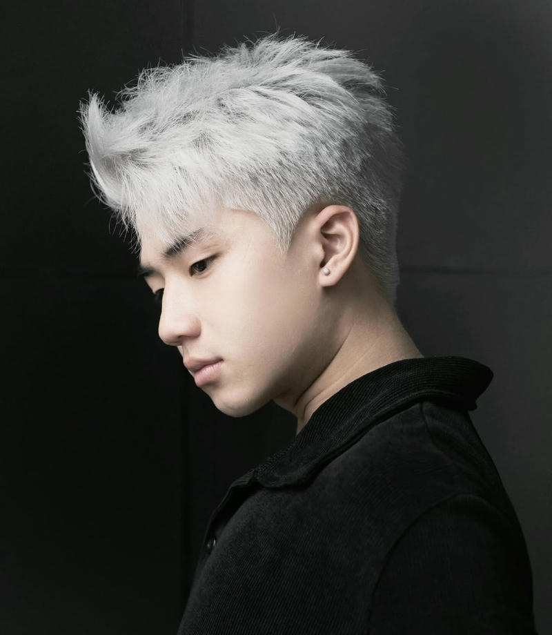 Góc chụp trai đẹp Việt Nam gương mặt suy tư