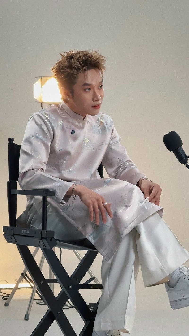 Góc nghiêng Kay Trần nổi bật thần thái cuốn hút