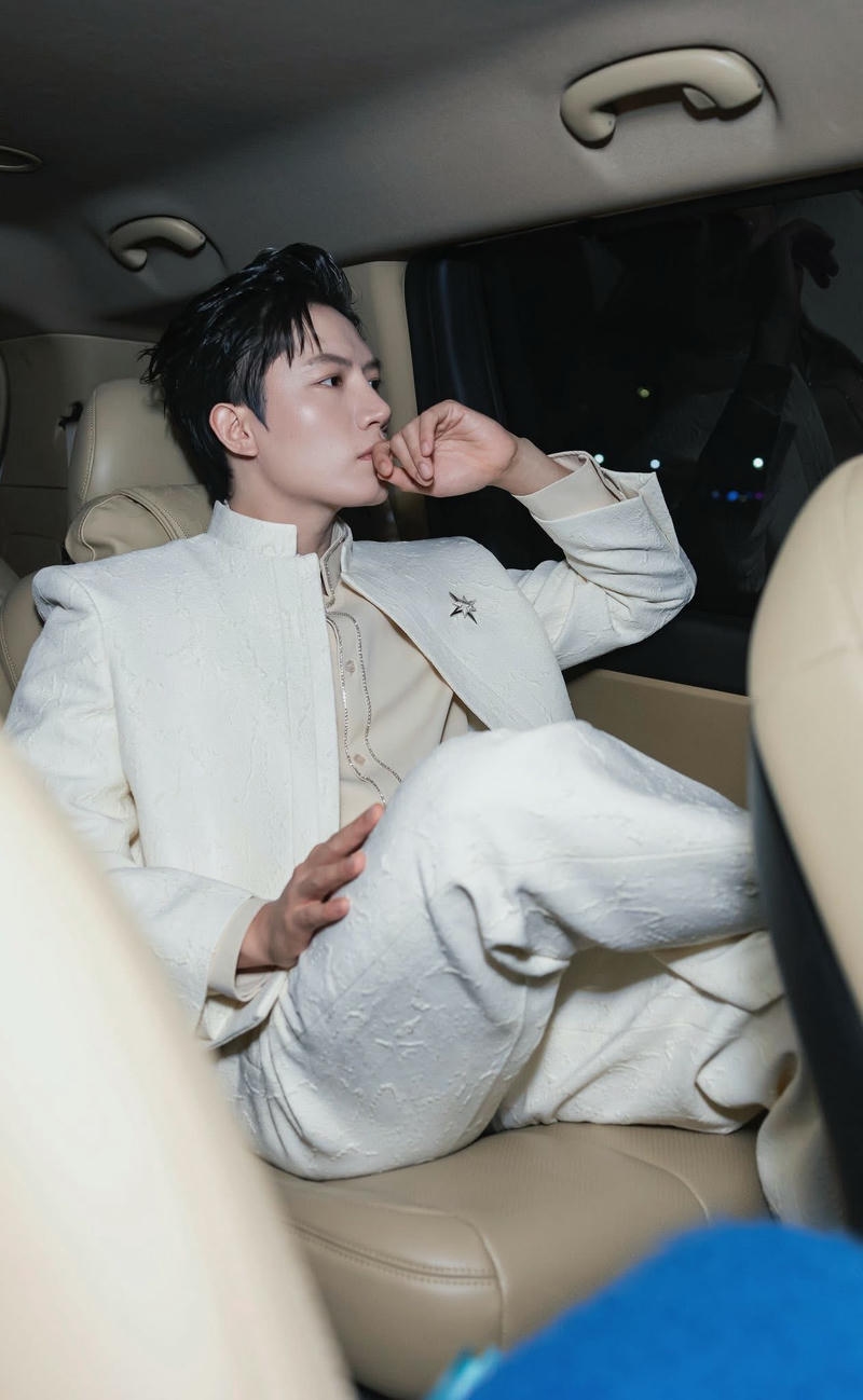 Góc nghiêng nổi bật của Anh Tú Voi Bản Đôn