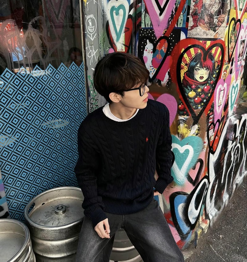 Góc nghiêng trai đẹp Việt Nam nụ cười nhẹ gương mặt sáng