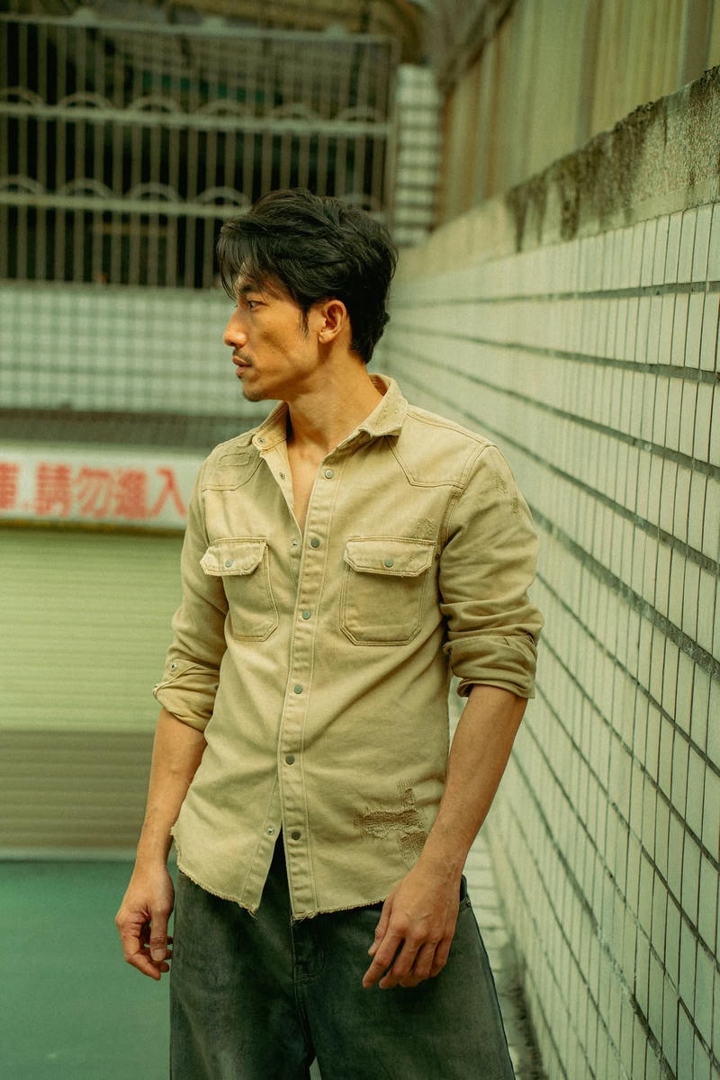 Gương mặt nam tính Liên Bỉnh Phát làm hình nền điện thoại