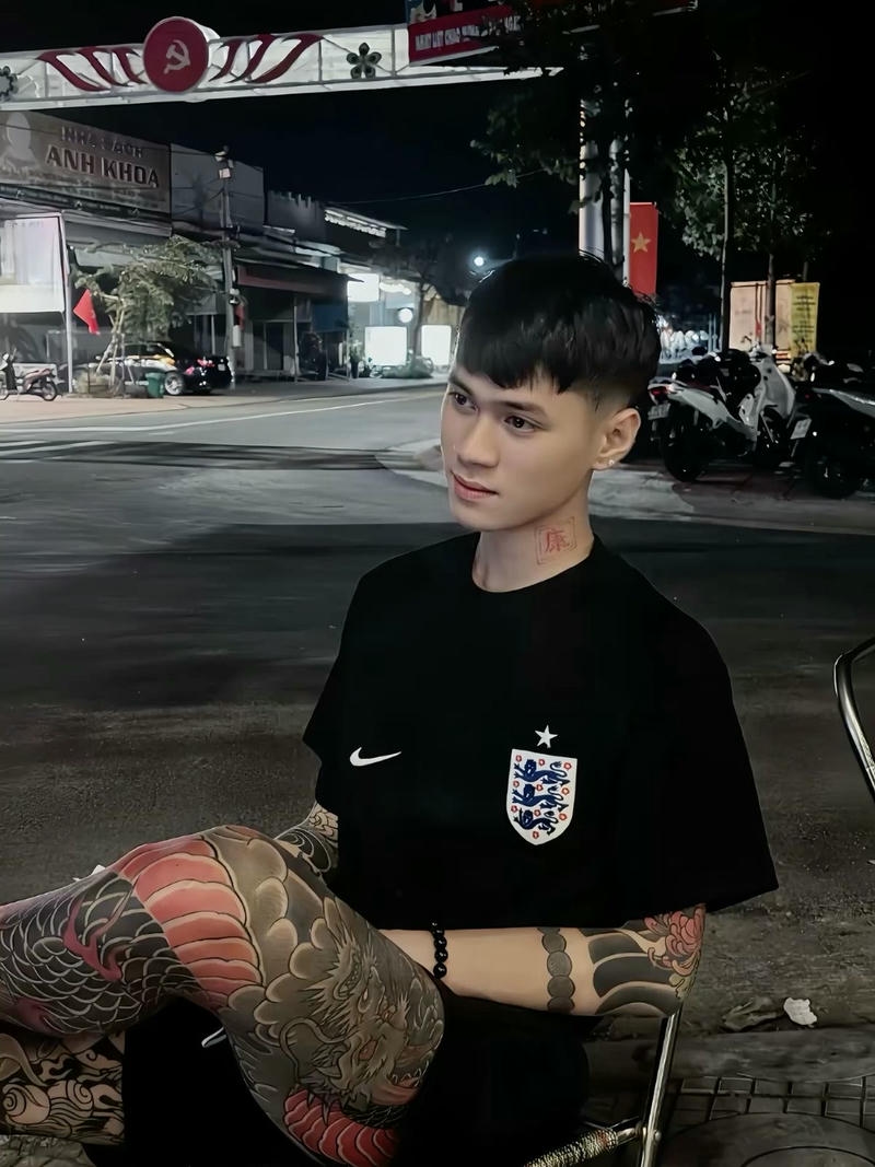 Gương mặt sắc lạnh trong ảnh mặt boy phố cá tính