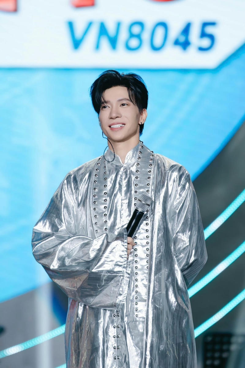 Gương mặt sáng ST Sơn Thạch phong cách trẻ trung