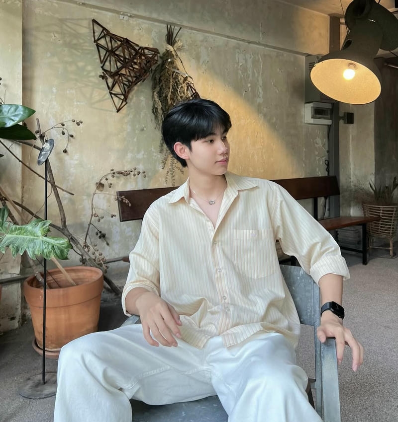 Gương mặt trai đẹp Việt Nam mặc sơ mi