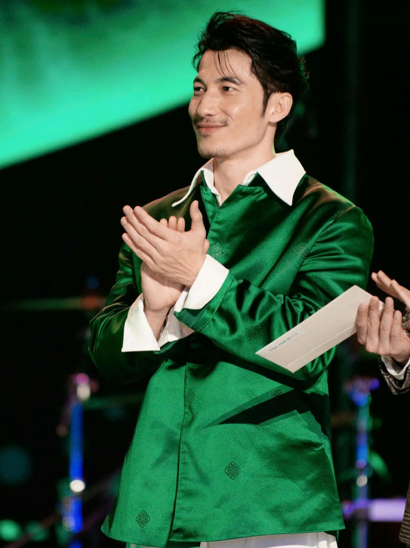 Hình ảnh Liên Bỉnh Phát thần thái cuốn hút người xem