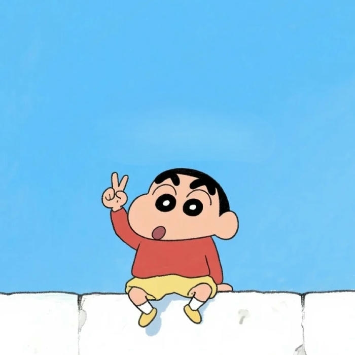 Hình ảnh Shin cute ngồi trên tường trắng bầu trời xanh