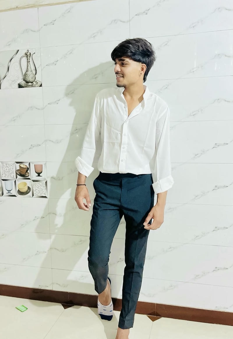 Hình ảnh trai Ấn Độ thần thái điềm đạm 2