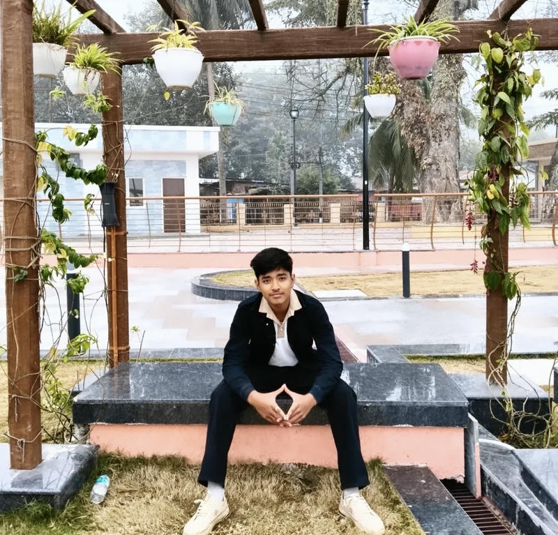 Hình ảnh trai Ấn Độ thần thái điềm đạm