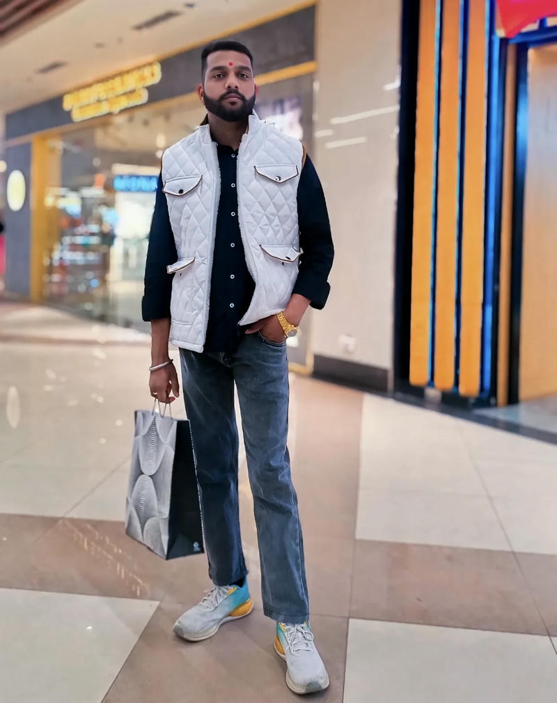 Hình ảnh trai đẹp Ấn Độ dáng vẻ rạng rỡ