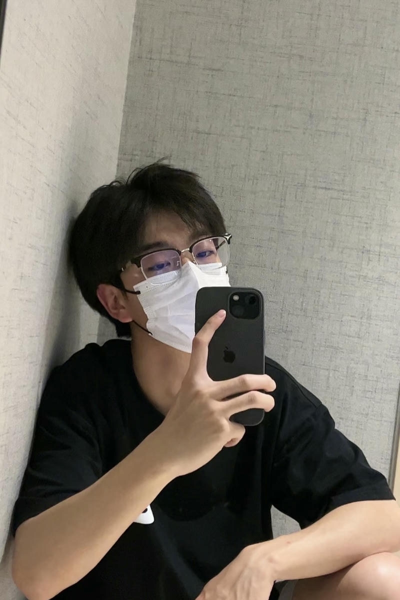 Hình ảnh trai đẹp đeo khẩu trang đơn giản mà đẹp