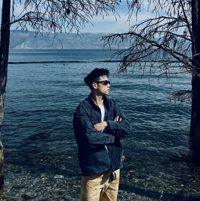 Hình ảnh trai đẹp đeo kính khuôn mặt sáng vẻ ngoài thư sinh