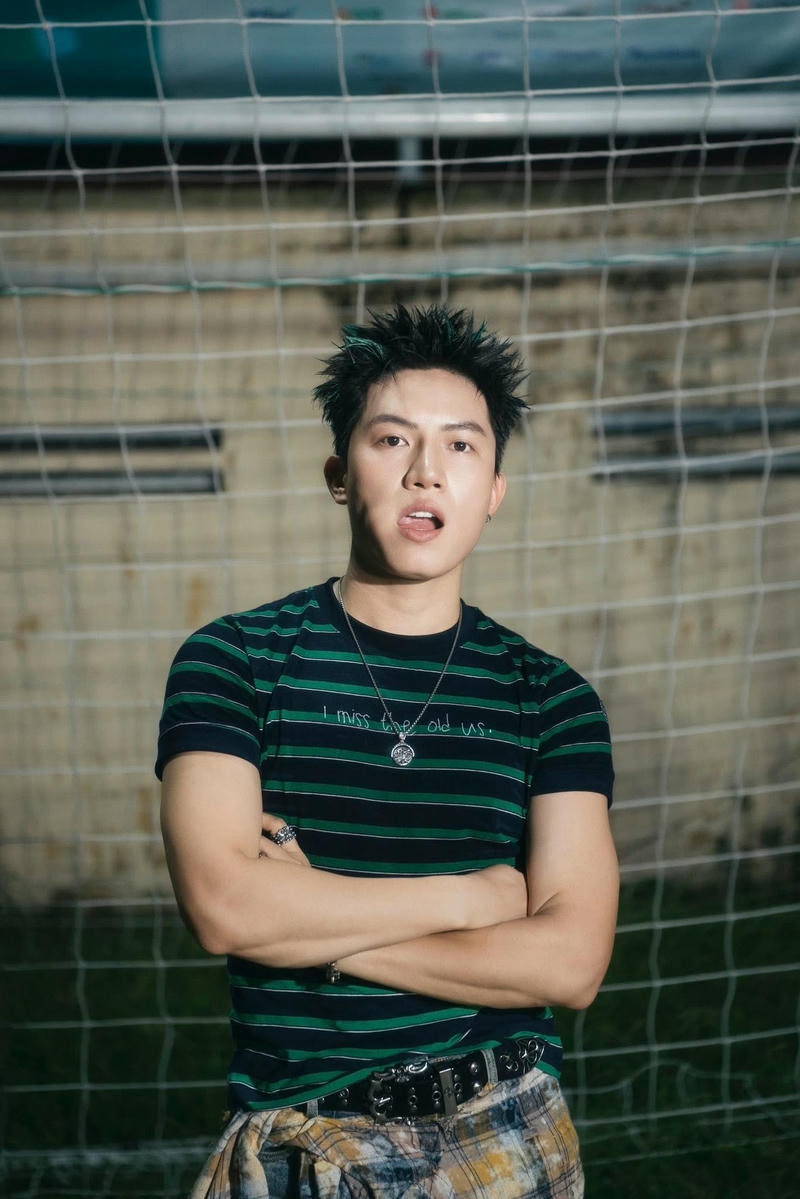 Hình nền Anh Tú Voi Bản Đôn đẹp trai tự nhiên nhẹ nhàng