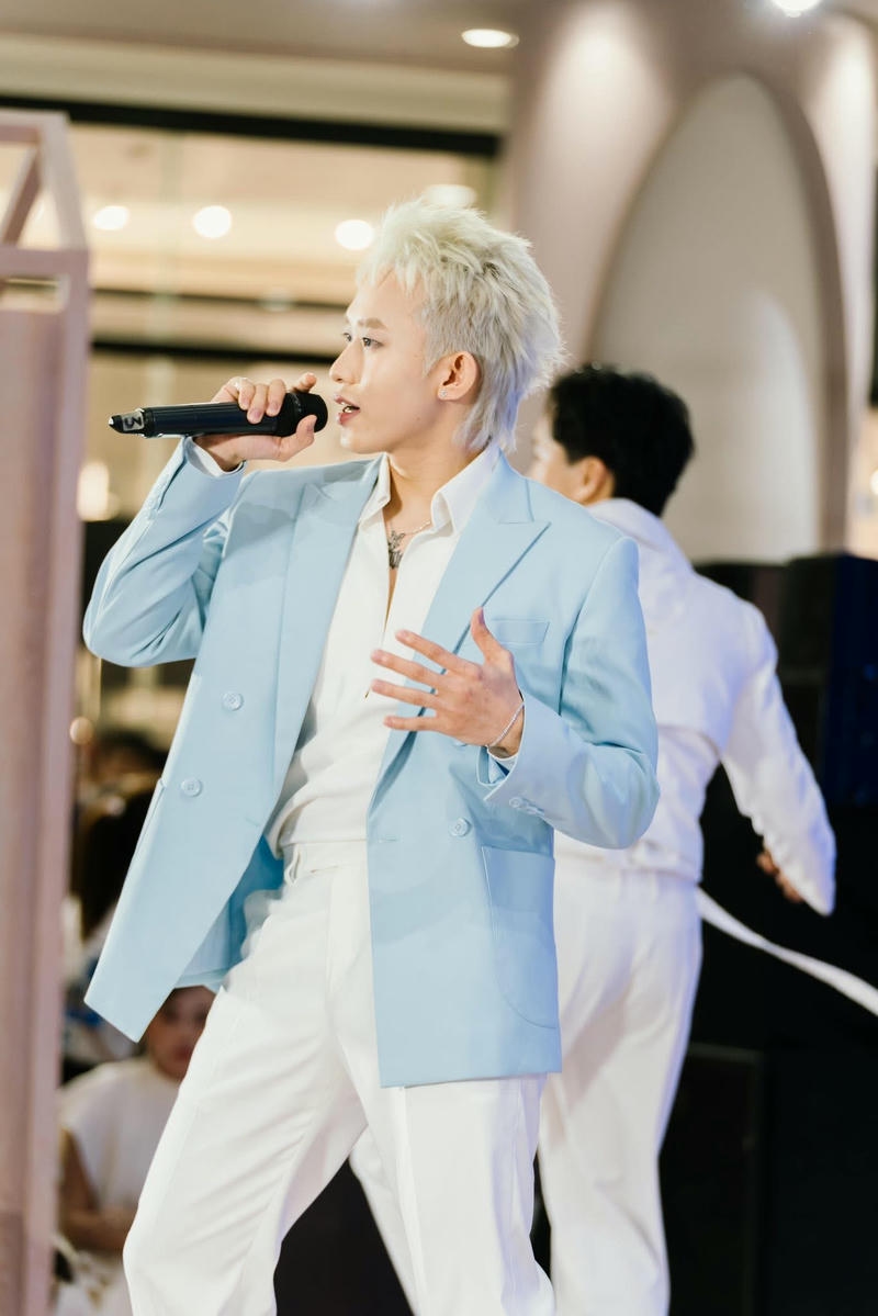 Hình nền Kay Trần ánh sáng nghệ thuật nổi bật