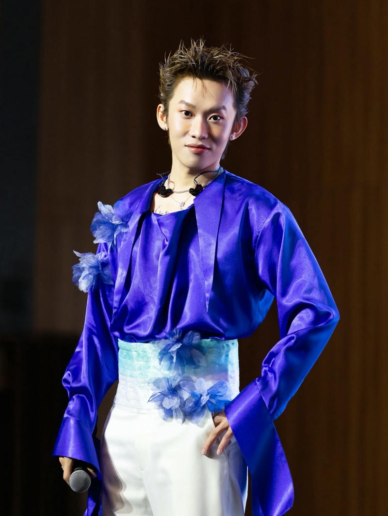 Hình nền Kay Trần biểu cảm tự tin cuốn hút