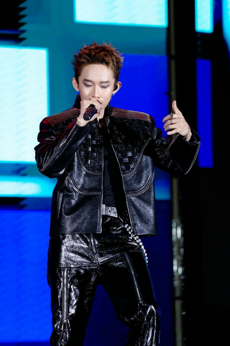 Hình nền Kay Trần tông màu tối huyền bí cá tính