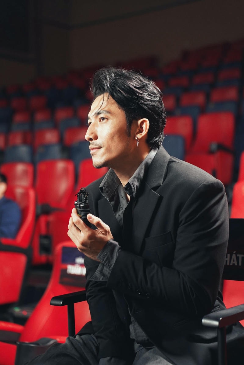 Hình nền Liên Bỉnh Phát góc nghiêng gương mặt sắc nét