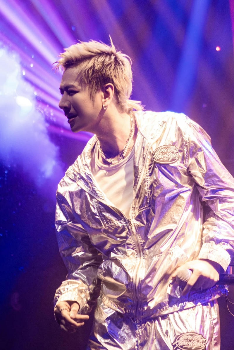 Hình nền Lou Hoàng đẹp trai phù hợp đặt màn hình điện thoại