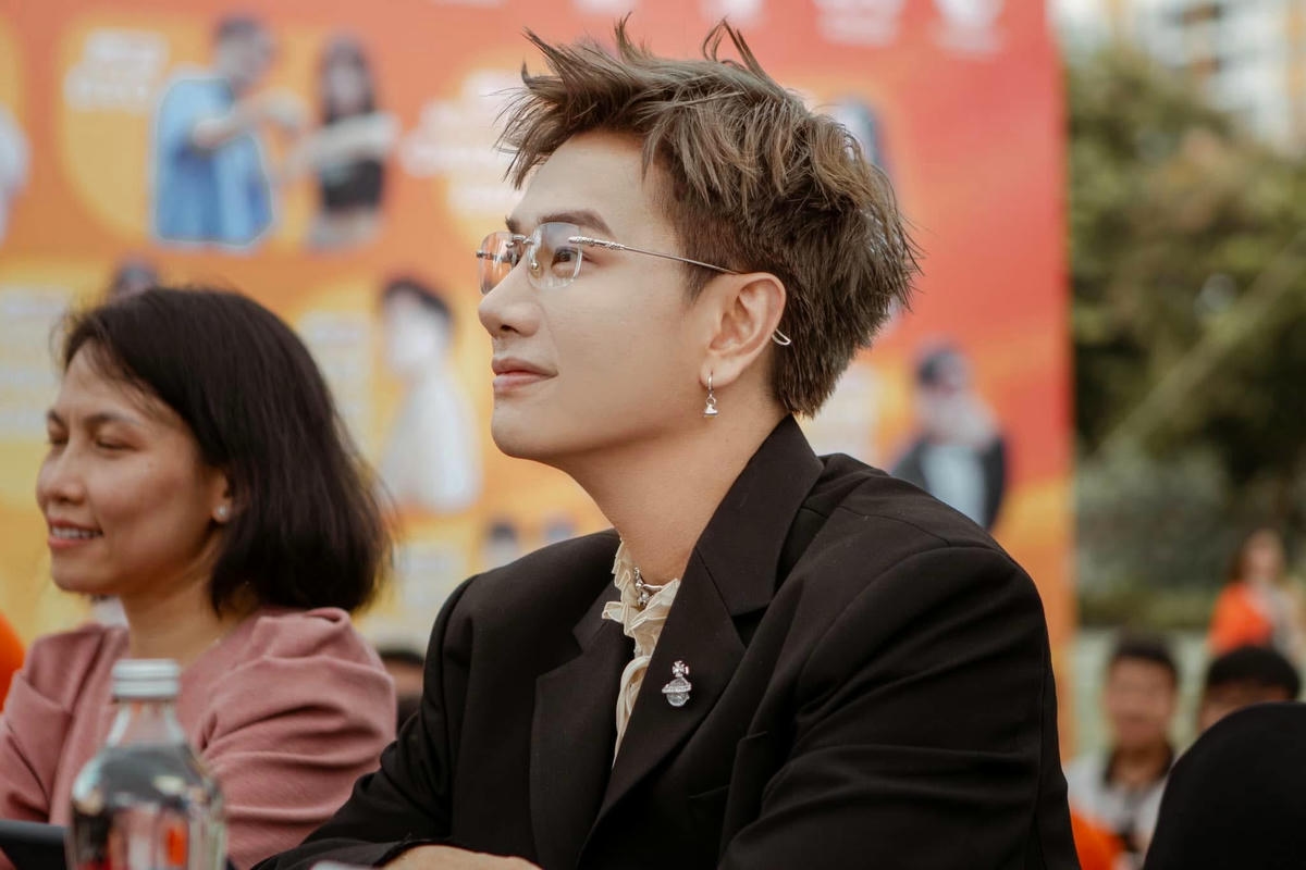 Hình nền Lou Hoàng thumbnail