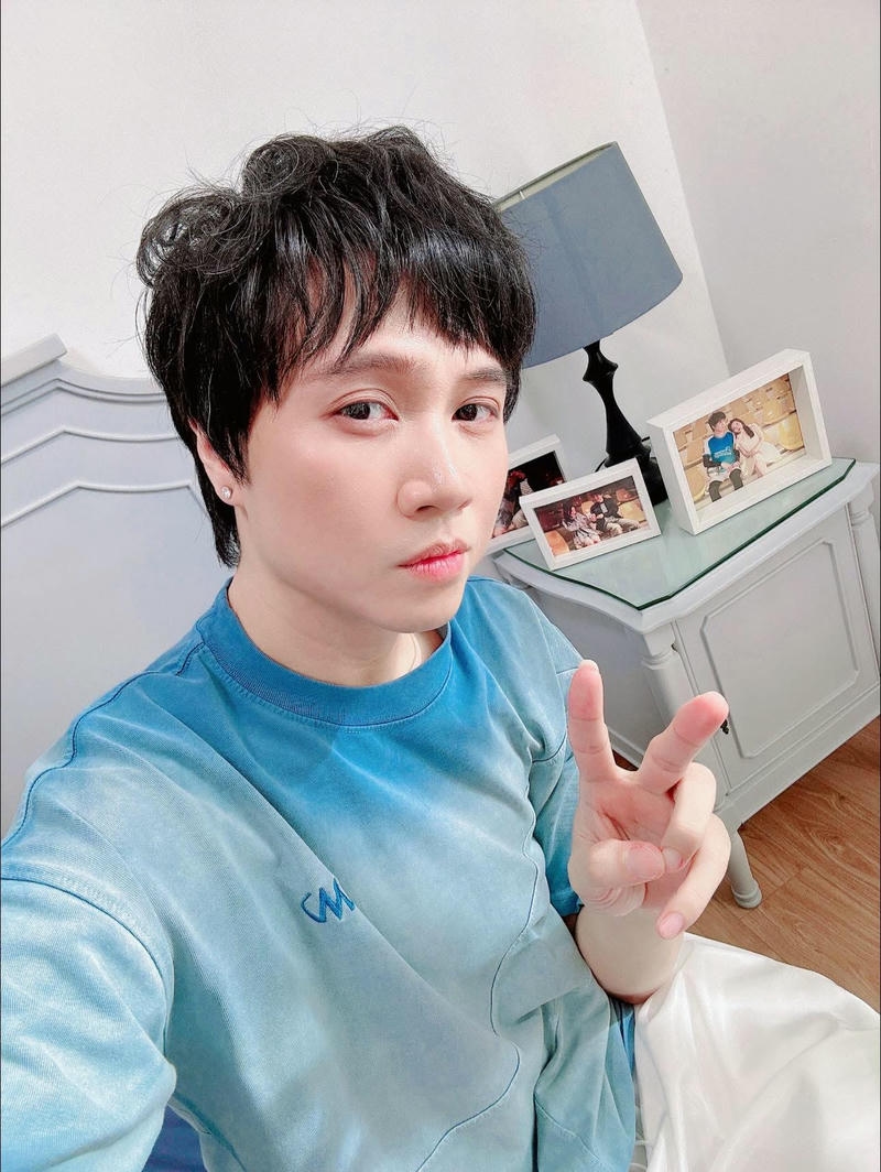 Hình nền Vương Anh Tú đẹp trai ánh sáng tự nhiên