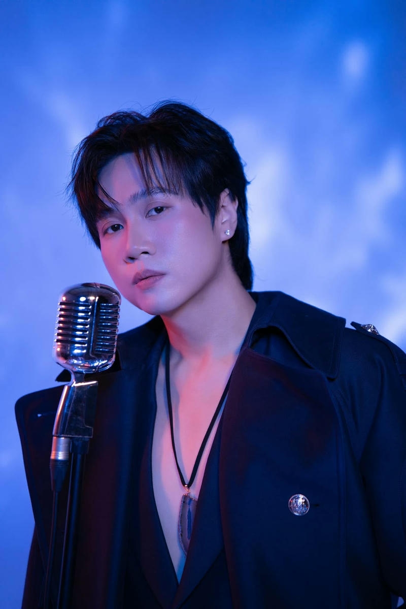 Hình nền Vương Anh Tú ngầu ánh sáng tương phản mạnh