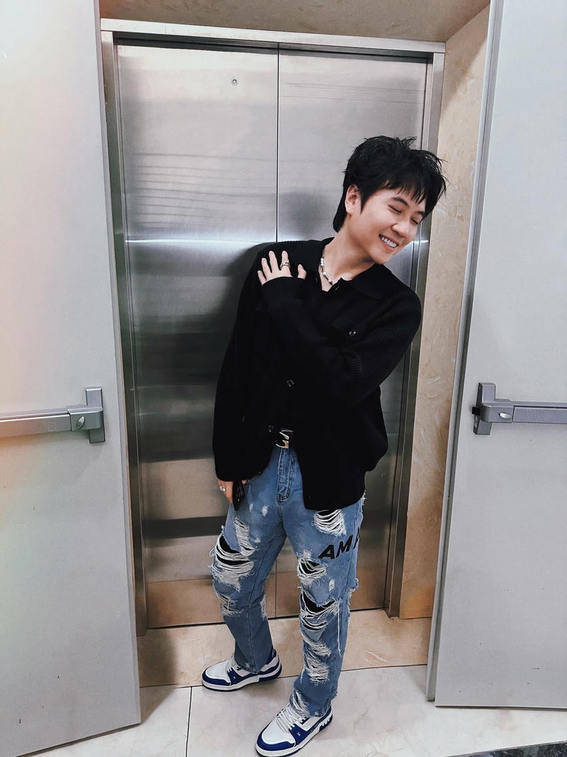 Hình nền Vương Anh Tú ngầu phong cách cá tính mạnh