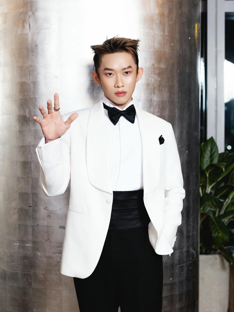 Khoảnh khắc Kay Trần tạo dáng cool ngầu ấn tượng