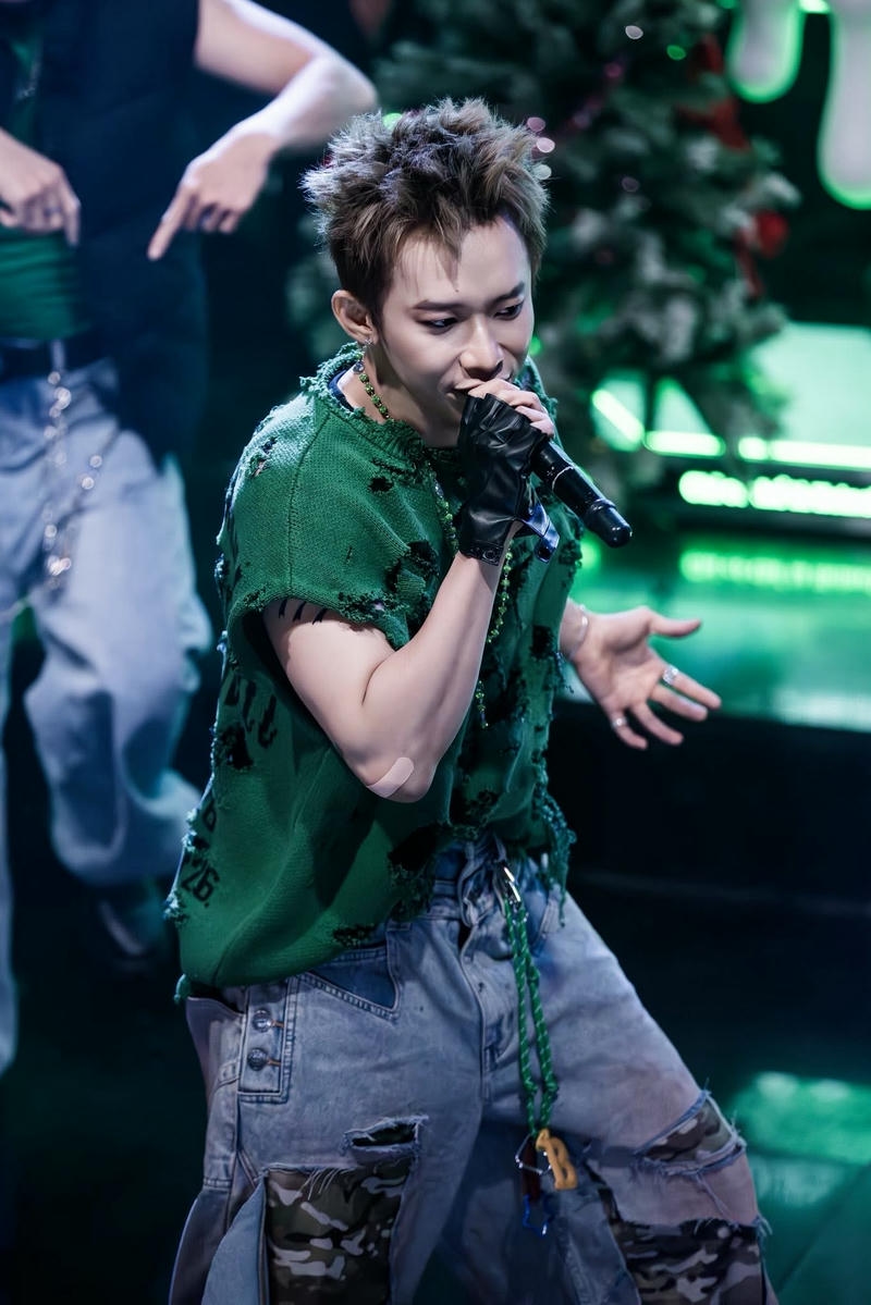 Khoảnh khắc Kay Trần trên sân khấu đầy năng lượng