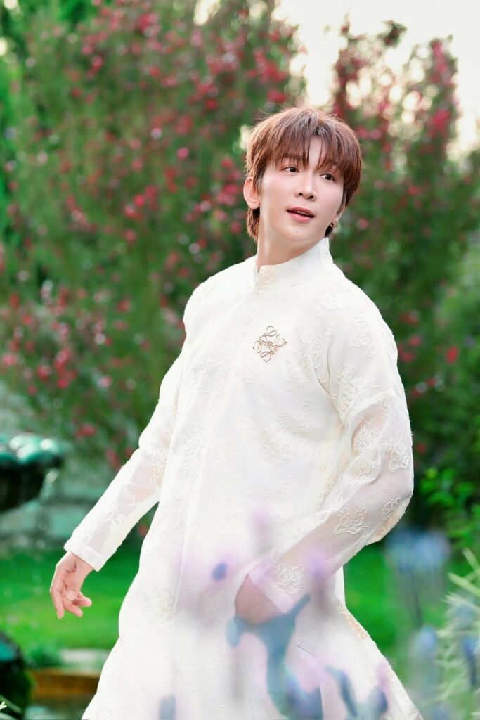 Khoảnh khắc biểu diễn cảm xúc hình nền Tăng Phúc