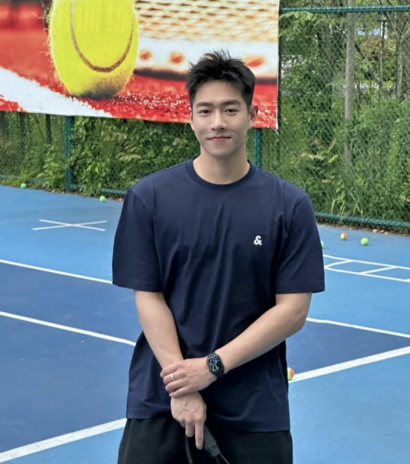 Khoảnh khắc chàng trai mỉm cười tự nhiên trong bộ ảnh hot boy