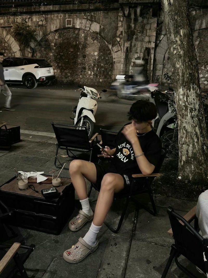 Khoảnh khắc đời thường của hình ảnh boy phố ngoài phố lớn