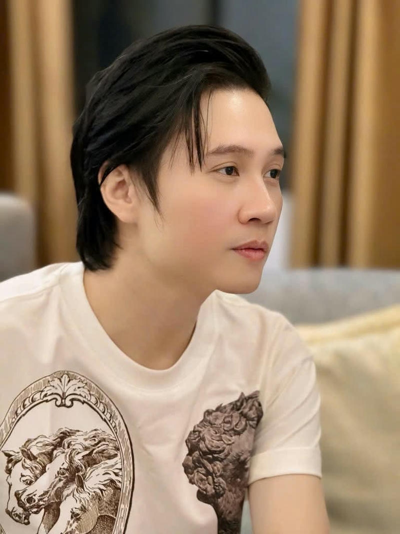 Khoảnh khắc giản dị gần gũi của Vương Anh Tú