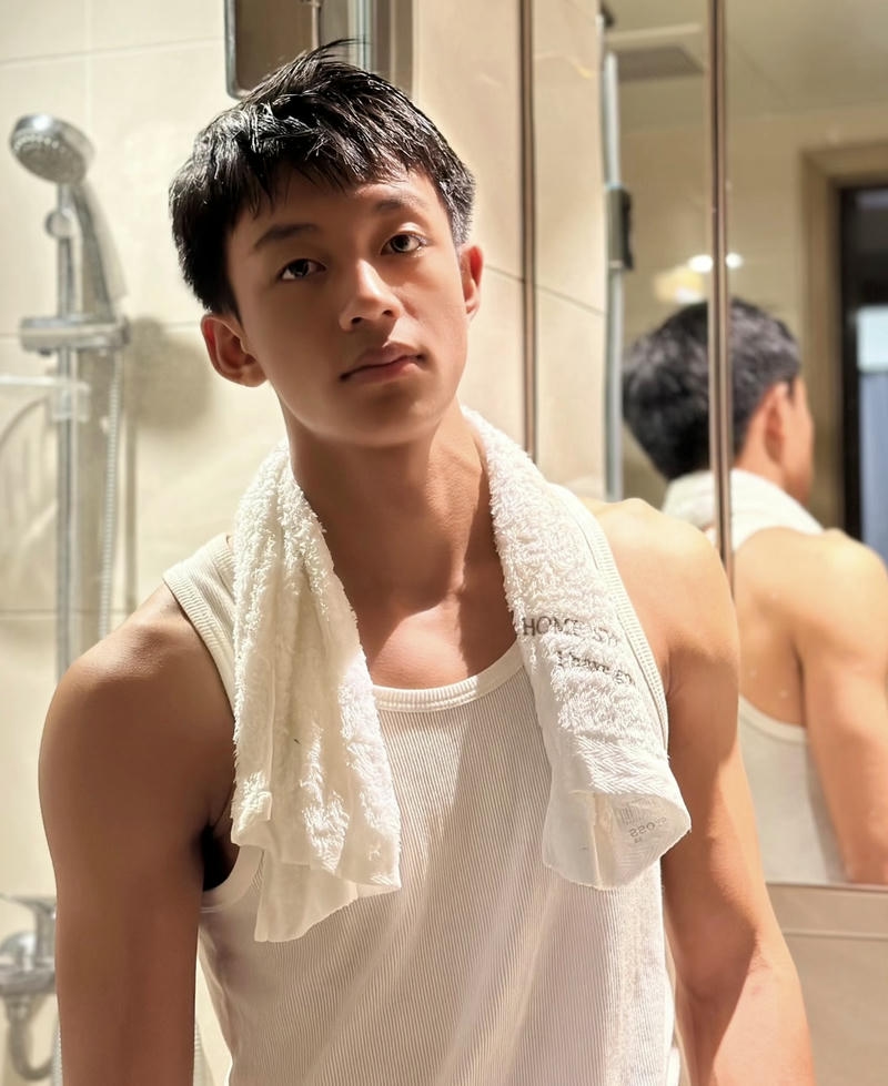 Khoảnh khắc nam thần nhìn thẳng camera trong bộ ảnh hot boy